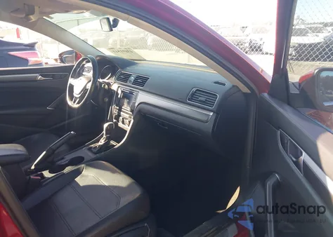 2017 Volkswagen Passat 1.8T R-Line из США, поврежденный, VIN 1VWDT7A34HC033066